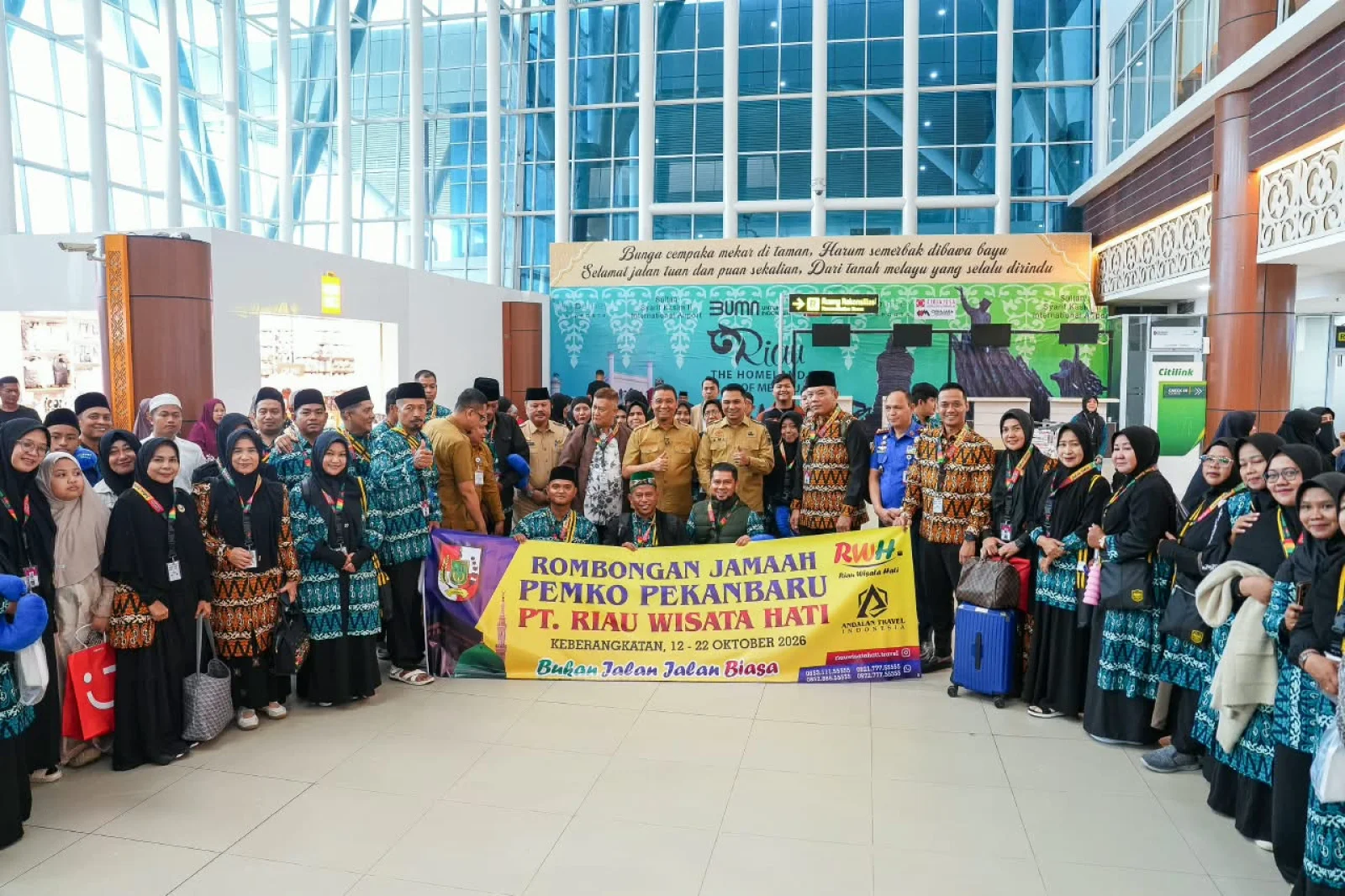 Wawako Pekanbaru melepas langsung para jemaah umroh dari pemerintah kota