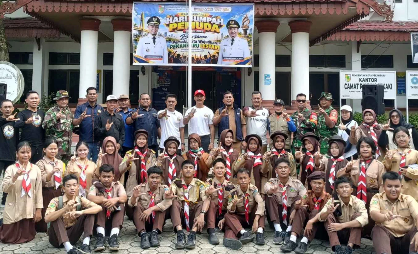 Camat Payung Sekaki giatkan penanaman pohon dan drainase