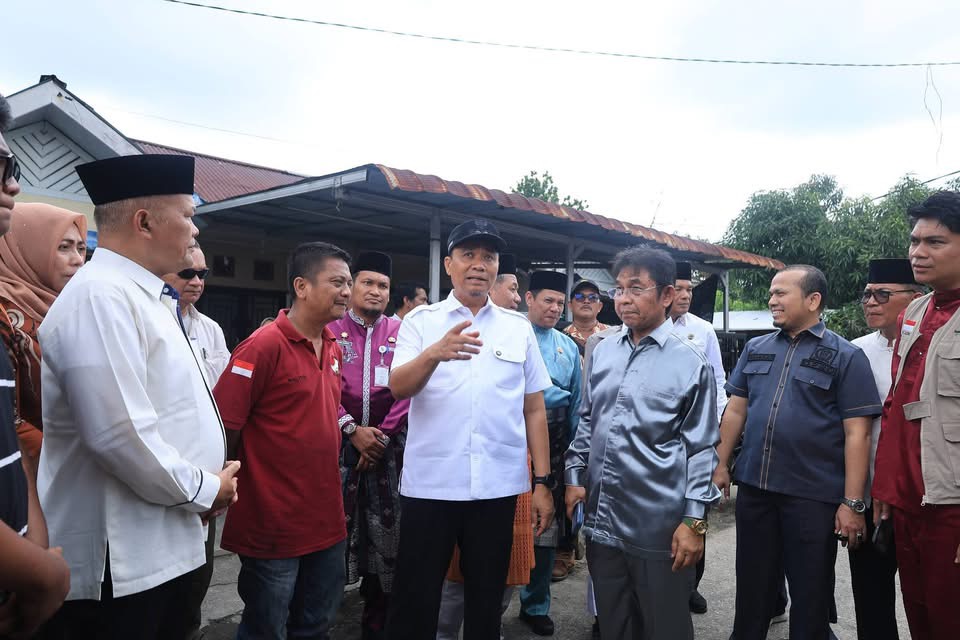 Pemko Menyerahkan Bantuan Kepada Keluarga Korban Kebakaran