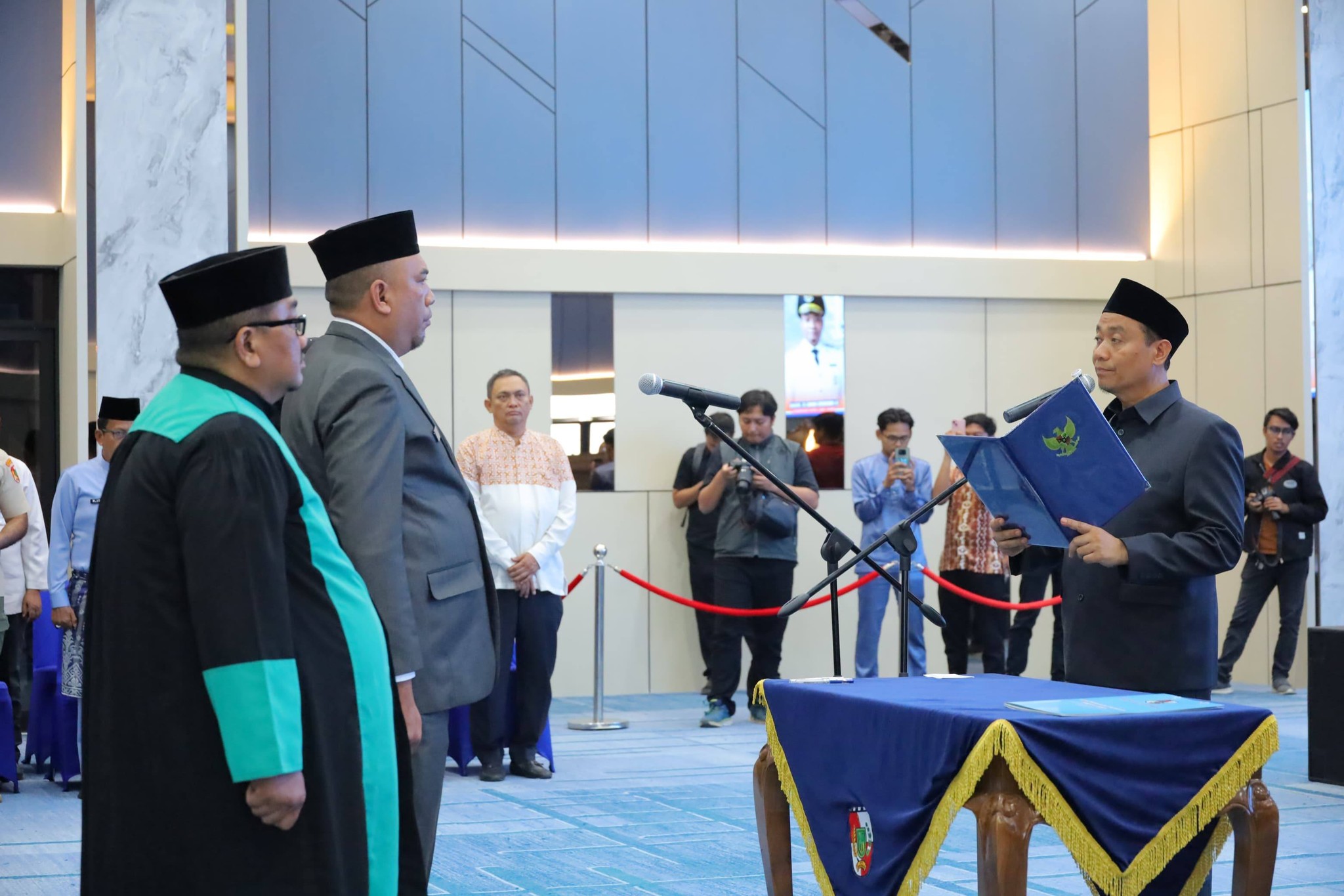 Wawako Pekanbaru melantik 22 pejabat eselon III dan IV di lingkungan  Pemerintah kota